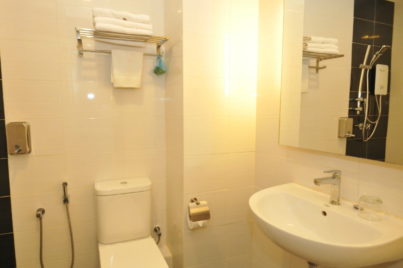 http://uhotel.com.my/temerloh/wp-content/uploads/2015/02/Bathroom.jpg
